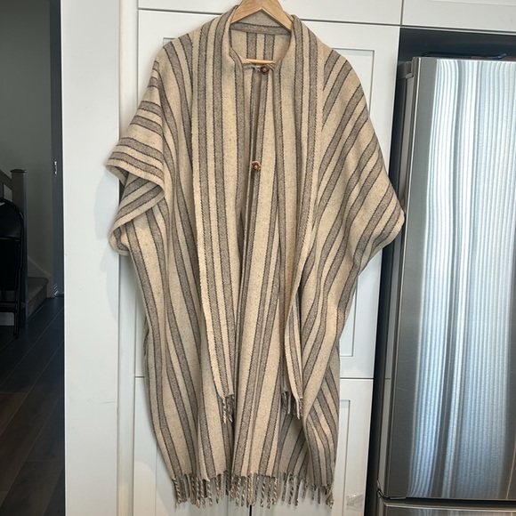 Vintage 70s Wool Blanket Cape Poncho Coat with Fringes One Size - Picture 5 of 13